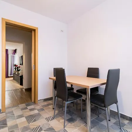 The Mews - Central Apartment Near Afi Mall Brasov Exterior photo